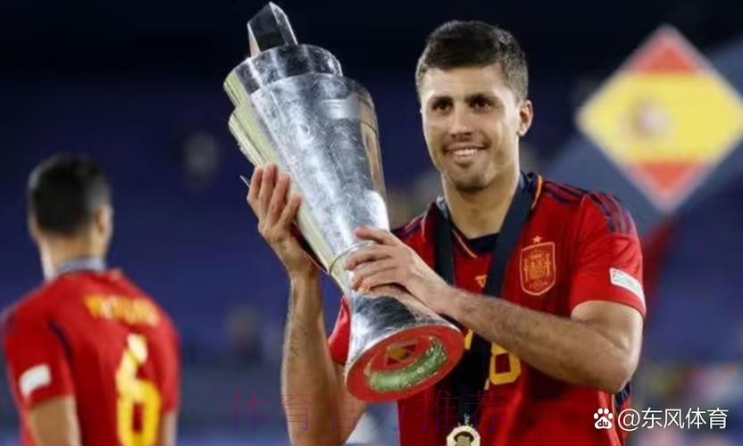 记者:罗德里戈右大腿腿筋疼痛,今天接受检查 记者:罗德里戈右大腿腿筋疼痛,今天接受检查